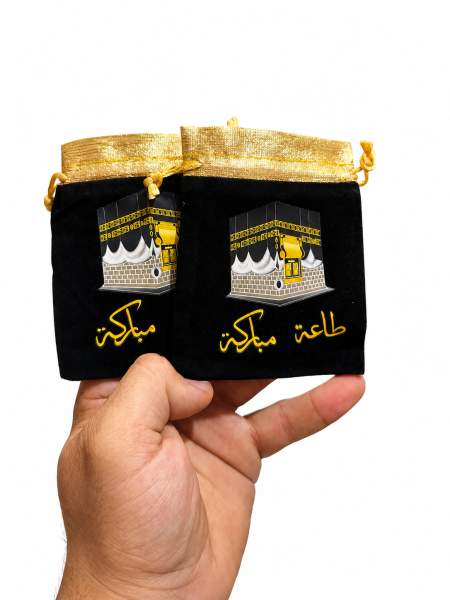 كياس مخمل لون اسود عمره