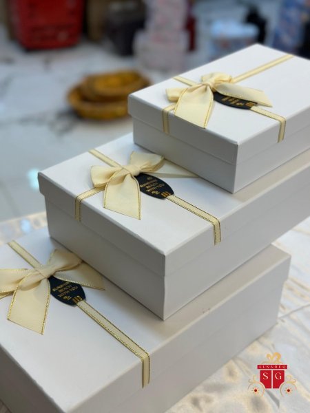 صندوق هدية مربع مع ببيونة ٣ قطع