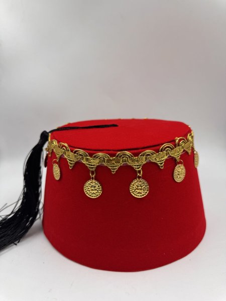 طرابيش أحمر مزين ليرات