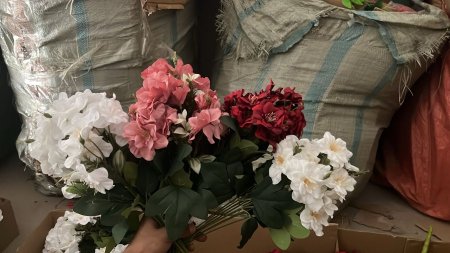ورد ضمة مع نوار اصفر
