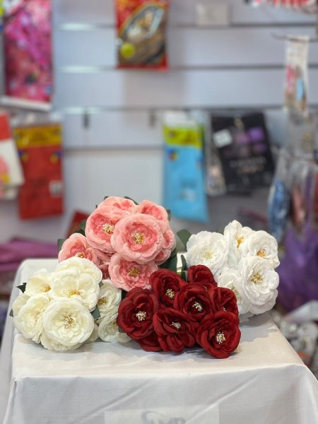 ورد جوري صناعي مع نوار