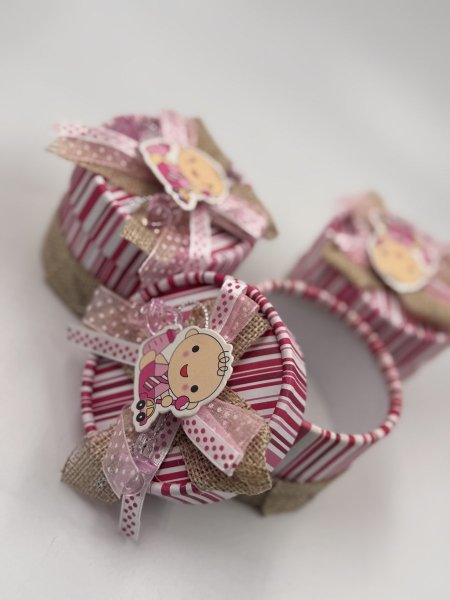 توزيعة بيبي دائري كرتون مع شبرة