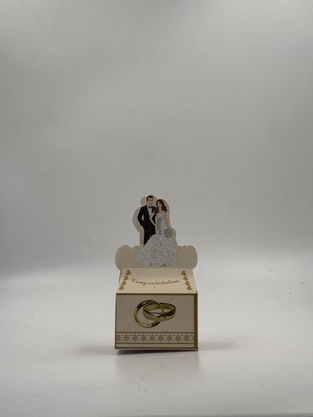 توزيعات كرتون عرس عريس وعروس لون ذهبي