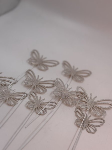 فراشة مع عودة حجم وسط