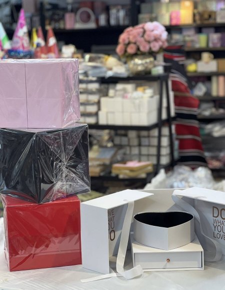 صندوق هدية مهر مخمل مميز مع جارور على شكل قلب