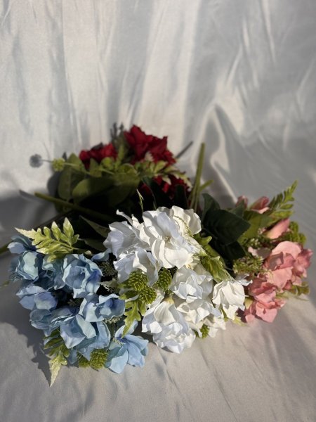 ورد زنبق ضمة مع خضار