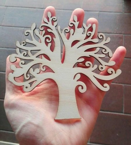 توزيعة خشب شكل شجرة