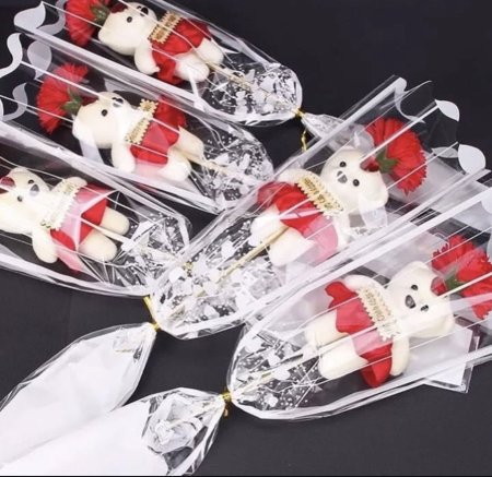 توزيعة وردة مع دب مغلفة