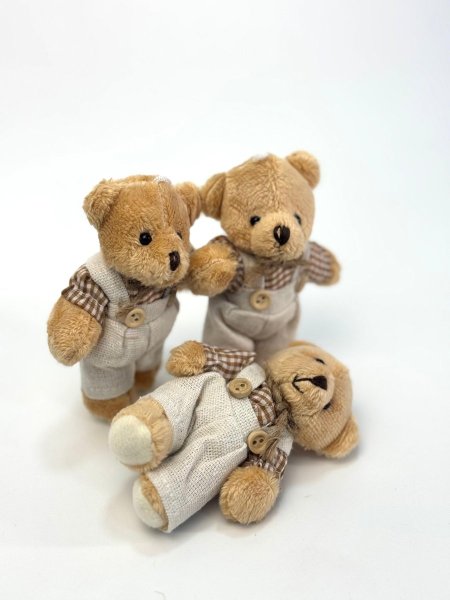 دب توزيعات مع لبس قماش حجم 6 سم ولد وبنت