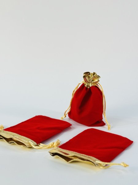 اكياس توزيعات مخمل