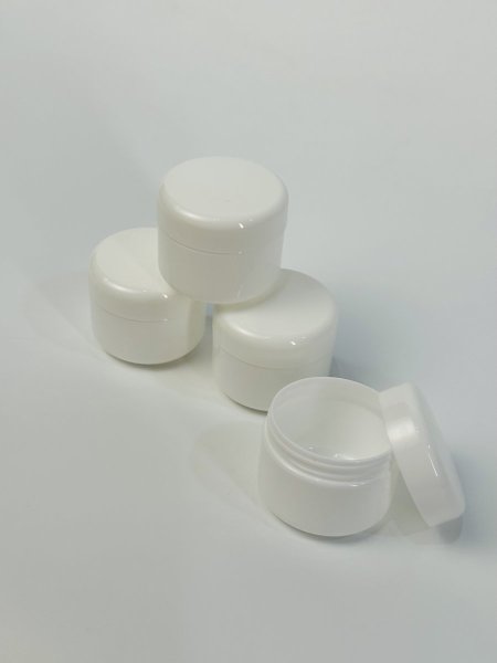 علب كريمات لون ابيض احجام