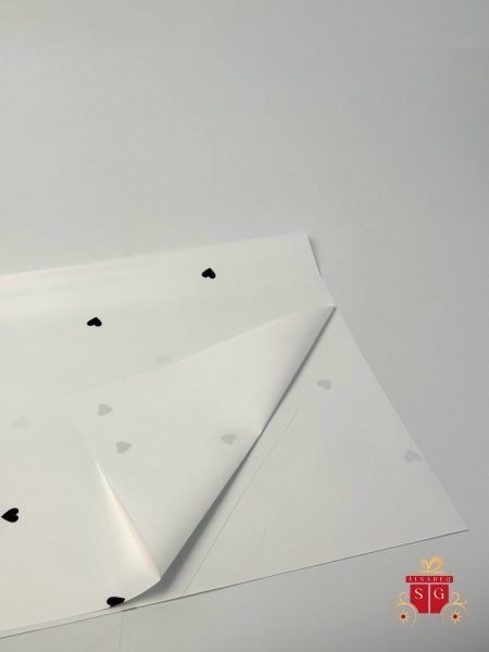 ابيض مع قلب اسود