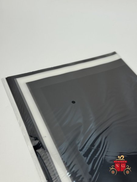 اسود مع حز ابيض