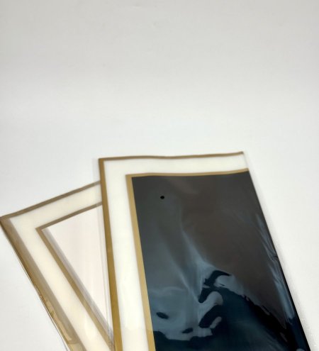 ورق تغليف باقات مع خطين ذهبي