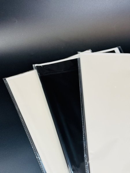 ورق تغليف باقات سادة مع حز رفيع