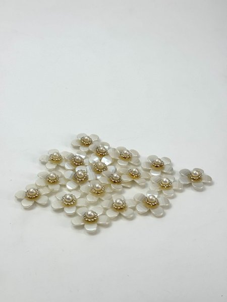 اكسسوار توزيعات شكل وردة مع لولو حبة كبيرة دزينة 50 حبة